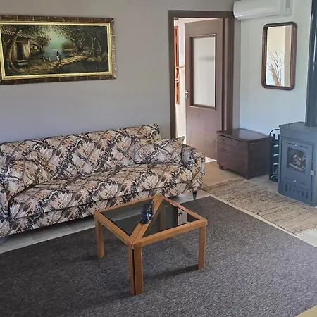 Ferienhaus Antoneiko House Kipi